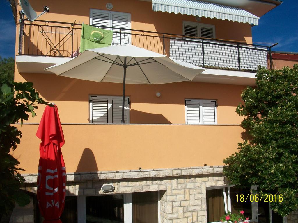 Apartment Boris Сень Екстер'єр фото