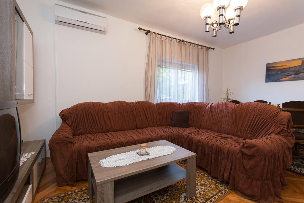 Apartment Boris Сень Екстер'єр фото
